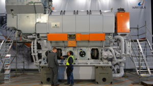 Wärtsiläs 31-motor i monteringshallen i Vasa. Namnet 31 syftar på diametern i cylindern, som är 31 centimeter. Wärtsiläs 31-motor visas upp. Namnet syftar på diametern i cylindern som är 31 centimeter.