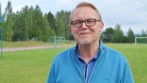 Peter Backman, ordförande för Lappträsk idrottare på Mariebergs idrottsplan.