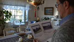 Nils-Henrik Nykänen har sysslat med hembygdsforskning ända sedan 1970-talet men aktivt de senaste tjugo åren. Man ser på fotografier.