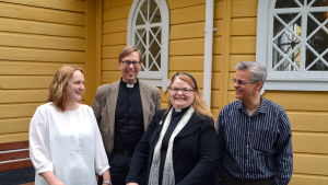 Kyrkobyggar glädje bland de engagerade, ekonomichef Jenna Rask-Backman, kyrkoherde Juha Ilonen, kyrkoherde Helene Liljeström och arkitekt Juhani Aalto. Jenna Rask-Backman, Juha Ilonen, Helene Liljeström, Juhani Aalto