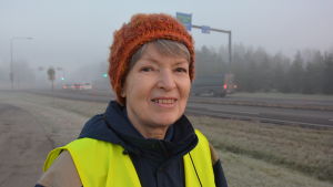 Margit Forssell jobbar frivilligt för en snyggare och renare närmiljö i S.t Karins. Margit Forssell