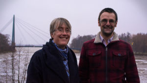 Joanna Bryson och John Pearson funderar på AI Forskarna Joanna Bryson och John Pearson höll seminarier på Robotveckan 2016