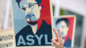 Snowden kallas för en "visselblåsare" för att han läckte information om USA:s övervakning. Edward Snowden