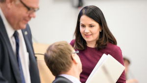 Gratis arbete är inte i stil med ministeriets linje, enligt undervisnings- och kulturminister Sanni Grahn-Laasonen. Undervisningsminister Sanni Grahn-Laasonen