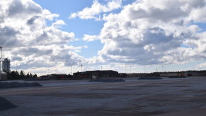 Det gamla industriområdet har jämnats vid marken. Här ska ny industri växa upp. Så här ser det ut efter att Koverhar fabriksbyggnader har rivits.