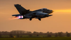 Allt fler länder har tagit en aktivare roll i kampen mot IS den senaste tiden. Här lyfter det brittiska flygvapnets Tornado GR4 från flygbasen RAF Marham i England den 1 december 2015. Brttiiska flygvapnets Tornado GR4 lyfter från flygbasen RAF Marham i England den 1 december 2015.