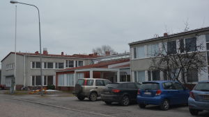I alternativ 0 har Ekenäs högstadieskola sitt kök kvar, men det behövs också en tillbyggnad. Ekenäs högstadium.