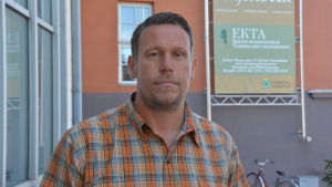 Stefan Fri tycker det är bättre att aktivera en långtidsarbetslös än att bara betala stöd. Stefan Fri, tjänteman vid Raseborgs stad.