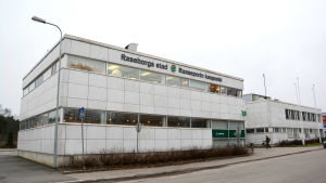 Dan Idman beskriver Fokushuset som en sjaskig sockerbit. Fokushuset i karis.