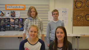 (Övre raden från vänster:) Emma Björkqvist (åk 9) från Hakarinteen koulu och Cedrik Sandell (åk 7), Ida Westerlund (åk 8) och Eva Bussman (åk 8) från Ekenäs högstadieskola. (Övre raden från vänster:) Emma Björkqvist (åk 9) från Hakarinteen koulu och Cedrik Sandell (åk 7), Ida Westerlund (åk 8) och Eva Bussman (åk 8) från Ekenäs högstadieskola.