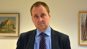 Stadsdirektör Tom Simola har varit frustrerad på den tröga processen. Tom Simola