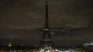 Ett mörkt Eiffeltorn i Paris under Earth Hour 2014. Ett mörkt Eiffeltorn under Earth Hour 2014.
