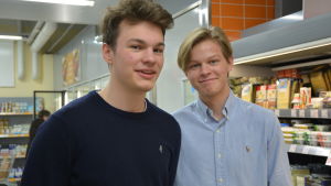 Gustav Malmström och Fredrik Sigfrids. Gustav Malmström och Fredrik Sigfrids handlar i Nagu.