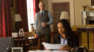 Ray King (J.K Simmons) och Marybeth Medina (Cynthia Addai-Robinson) är Chris Wolff på spåret. Två FBI-agenter går igenom handlingar som oroar dem.