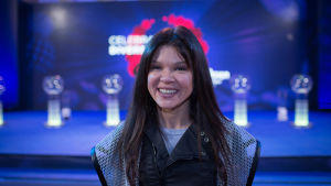 Ruslana är stolt över att hennes hemland ska få stå värd för Eurovisionen igen. Leende kvinna