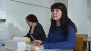 Camilla Wiklund och Johanna Hautanen. Camilla Wiklund och Johanna Hautanen, vårdstuderande på Novia i Vasa.