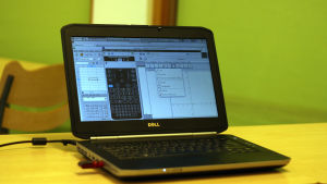 Abitti-programmet är Studentexamensnämndens provsystem. Det används i de digitala studentskrivningarna. Gymnasieeleverna använder programmet Abitti för att räkna uppgifter på datorn.