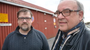 Fängelsepräst Juha Haapaniemi och fängelsemissionär Markku Vehkaoja utanför Vasa fängelse. juha haapaniemi och markku vehkaoja