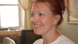 Avdelningsskötare Nanika Saarikoski säger att det är mycket viktigt att känna patienterna för att kunna ge dem en så god vård som möjligt och även undvika riskfyllda situationer. nanika saarikoski