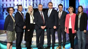 Partiledarna möttes i en tv-debatt på måndagen. Politiker som deltog i programmet A-studio 12 juni 2017
