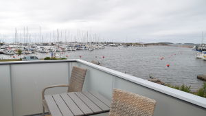 Utsikt över gästhamnen i Hangö. Utsikt från övre delen av Hangö hamnkontor där damerna har sin bastu.
