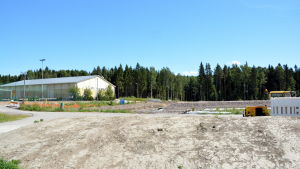 Den nya fotbollshallen i Kokon byggs intill Aurorahallen.