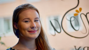 Iiris Suomela från De gröna tycker det att ekonomi och klimat inte är motparter. Iiris Suomela