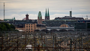 I Dalsbruk kan man få en annan syn på livet än i Helsingfors, enligt Janne. Helsingin ratapiha