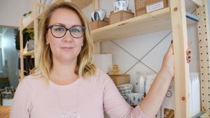 Jutta Suutari-Hoikkala. Företagare Jutta Suutari-Hoikkala i sin butik Fin form i Borgå.