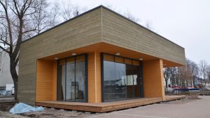 De nya kioskerna ägs av företaget bakom Café Jokiranta, gamla Kipparikioski. sommarcafebygge på västra åstranden i borgå 31.03.16