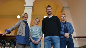 Inger Aaltonen, regionchef på YES Österbotten, studerande Ella Grangärd, Juha Lehto från Nordic business forum och studerande Valter Rantala. Inger Aaltonen, regionchef på YES Österbotten, studerande Ella Grangärd, Juha Lehto från Nordic business forum och studerande Valter Rantala.