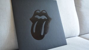Det svarta vinylomslaget innehåller en skiva som gavs ut i november 2015. Den tillverkades i 250 exemplar och skulle ges till filmbolag, men fyra av skivorna läckte ut till samlare. Det svarta vinylomslaget innehåller en skiva som gavs ut i november 2015. Den tillverkades i 250 exemplar och skulle ges till filmbolag, men fyra av skivorna läckte ut till samlare.