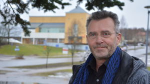 Kristian Lindroos tycker att både fritidsbostäder och småhus går bra åt på Kimitoön. Kristian Lindroos, politiker (SFP) och fastigehtsförmedlare på Kimitoön.