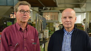 Stämningen på fabriken i Björkboda är dyster. På bilden Metalls huvudförtoendeman Kenneth Lindblom och fabrikschef Jouni Haapaniemi. Kenneth Lindblom och Jouni Haapaniemi vid Bjrökboda lås.
