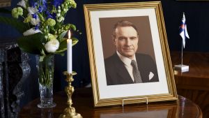 President Mauno Koivisto begravs på Kristi himmelsfärdsdag. Porträtt av Mauno Koivisto.
