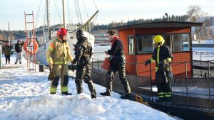 Ordentligt med räddningsmanskap skickades till platsen. Räddningsmanskap från Räddningsverket i Östra Nyland.