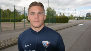 Källman går som bäst sitt tredje gymnasieår av fyra i Katedralskolan i Åbo. Benjamin Källman
