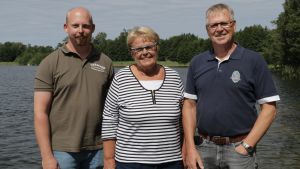 Jonas Jonsson, vd på Aneboda fiskodling, Harriett Lindeman, ordförande för samfälligheten i Vestanträsk och Hans Palin, ordförande för samfälligheten i Tjudö. Jonas Jonsson, vd på Aneboda fiskodling, Harriett Lindeman, ordförande för samfälligheten i Vestanträsk och Hans Palin, ordförande för samfälligheten i Tjudö.