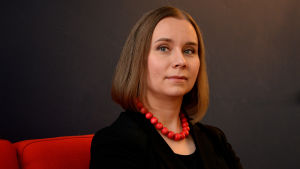 Niina Laajapuro på Amnesty Finland säger att det finns ett tydligt samband mellan "xenofobisk politisk retorik" som utpekar asiater och i synnerhet kineser till syndabockar under pandemin Niina Laajapuro, Amnestys verksamhetsledare i Finland.