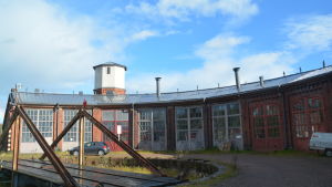 Lokstallet i Karis. Det här skulle Pamela Andersson gärna se som ett kulturhus, men hon tänker numera att det behövs flera knutpunkter för kulturen. Lokstallen vid Karis järnvägsstation.