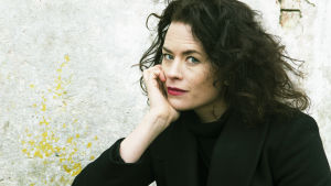 Liv Strömquist är aktuell med "Den rödaste rosen slår ut". liv strömquist