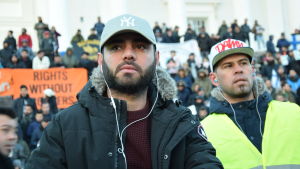 Haidar Issam (till vänster) säger att han kommer att dö om han tvingas åka tillbaka Haidar Issam, en av organisatörerna för demonstrationen