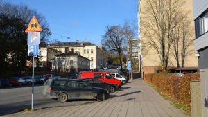 Åbo har utrett om tre skolor kunde flytta in i det stora skolkomplexet uppe i backen på Smedsgatan, granne med Samppalinnaparken. Åbo yrkeshögskola ska flytta ut ur utrymmena och flytta till det nya campuset i Kuppis. Smedsgatan i Åbo.