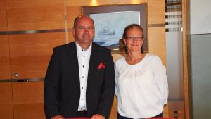 Hangö hamns vd Anders Ahlvik och marknadsföringschef Nina Häggroth är glada över EU-stödet. Verkställande direktör Anders Ahlvik och marknadsföringschef Nina Häggroth i Smörmagasinet vid Hangö hamn.