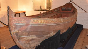 En slup från 1700-talet finns med i utställningen i Hangö museum. Slup från slaget vid Narva 1700.