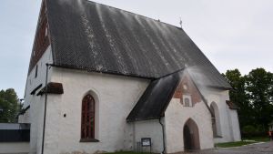 Det nya sprinklersystemet på det nya taket testas. sprinklertest på borgå domkyrkas tak 02.09.15