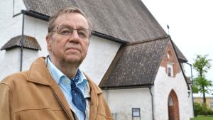 Boris Björkendahl säger att alla bara ville få kyrkan återinvigd så snabbt som möjligt. Boris Björkendahl utanför Borgå domkyrka.