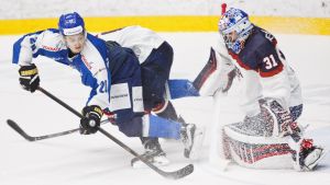 Sebastian Aho gjorde mål i unglejonens VM-genrep mot USA. Sebastian Aho gjorde mål i unglejonens VM-genrep mot USA.