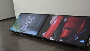 Alex Stockburgers konstverk "white transformer and red transformer". Alex Stockburgers videokonstverk "white transformer and red transformer"