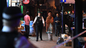 Många muslimer befann sig i moskén då attacken skedde. En person dog och flera människor skadades då en paketbil mejade ner fotgängare vid en moské i norra London den 19 juni 2017.